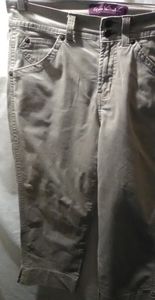 Gloria Vanderbilt Amanda Women Size 10 Tan Crop Ca